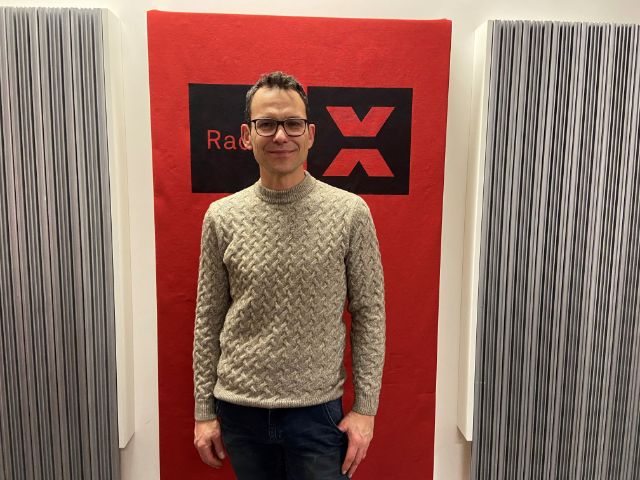 Thomi Jourdan von der EVP beim Interview im Radio X Studio.