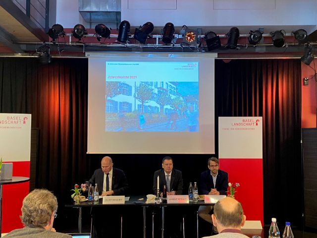 Anton Lauber und Laurent Métraux an der Medienkonferenz zum Jahresbericht 2021 